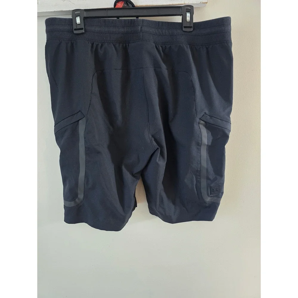 Under Armour HeatGear Mens XXL Black Fitted Athletic Cargo Shorts